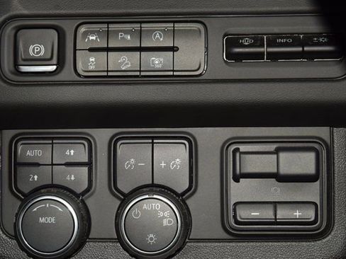 Used 2024 Chevrolet Tahoe High Country w/ Premium Package image 34