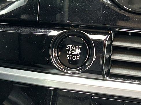 New 2025 Nissan Pathfinder SV w/ Black Appearance Package image 16