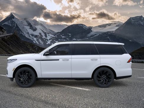 New 2026 Lincoln Navigator Reserve image 3