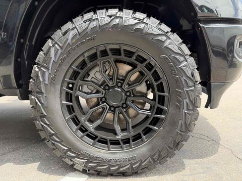 Used 2019 RAM 1500 Laramie AWD/4WD image 9