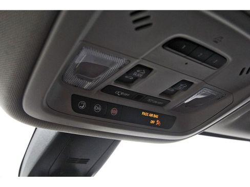 Used 2021 Chevrolet Traverse Premier w/ LPO, Blackout Package FWD image 26