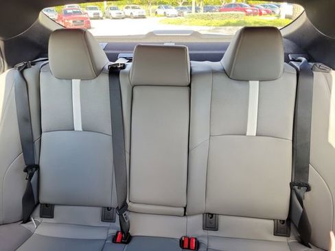 Used 2025 Toyota Camry SE image 13