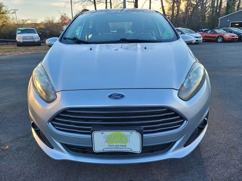 Used 2016 Ford Fiesta SE image 2