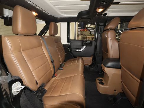 Used 2012 Jeep Wrangler Unlimited Sahara w/ Connectivity Group image 16