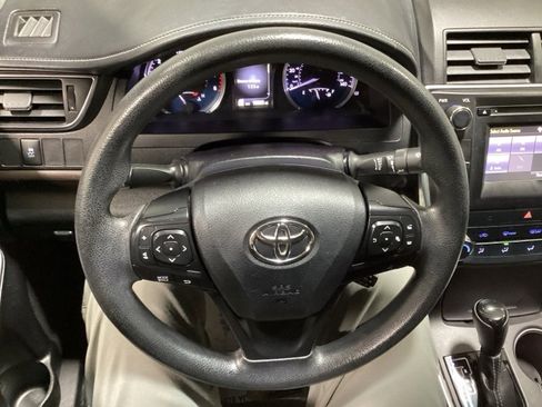 Used 2017 Toyota Camry XLE image 23