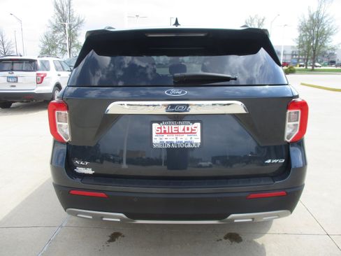 Used 2024 Ford Explorer XLT w/ Equipment Group 202A AWD/4WD image 5