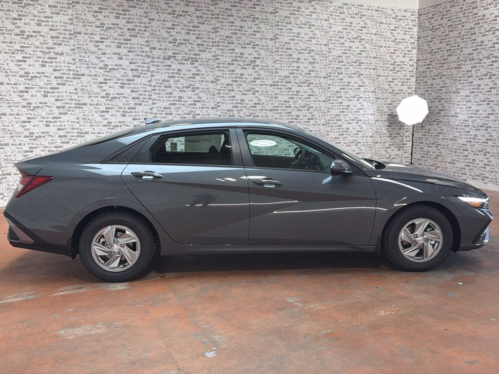 New 2026 Hyundai Elantra SE FWD image 8