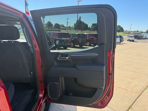 Used 2025 Chevrolet Silverado 1500 RST AWD/4WD image 15