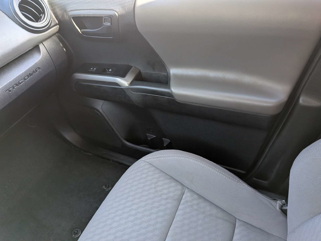 Used 2022 Toyota Tacoma SR5 RWD image 18