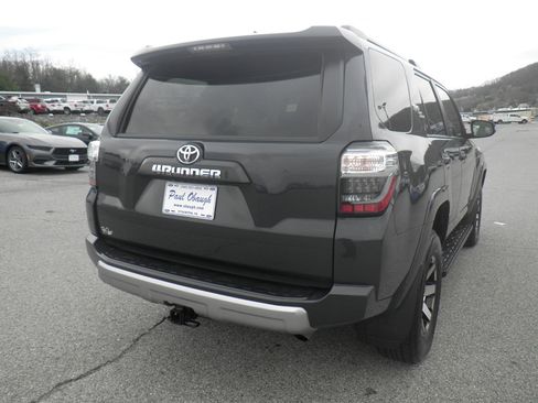 Used 2024 Toyota 4Runner TRD Off-Road Premium image 5