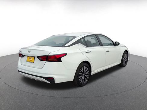 Used 2025 Nissan Altima 2.5 SV FWD image 16