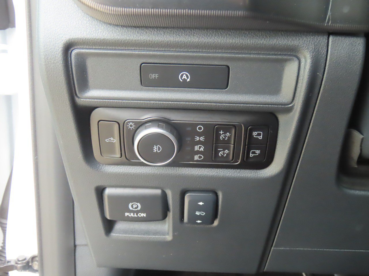 Used 2025 Ford F150 Platinum w/ FX4 Off-Road Package AWD/4WD image 26