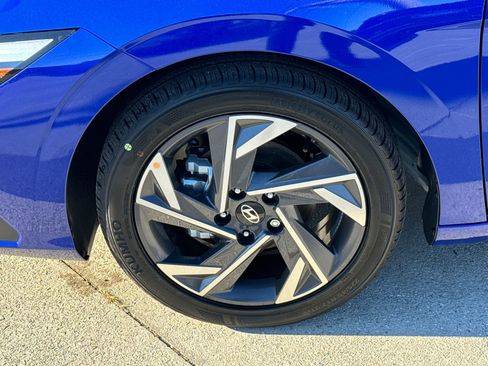 Certified 2025 Hyundai Elantra Sport image 11