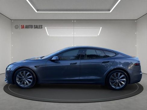 Used 2022 Tesla Model S image 2