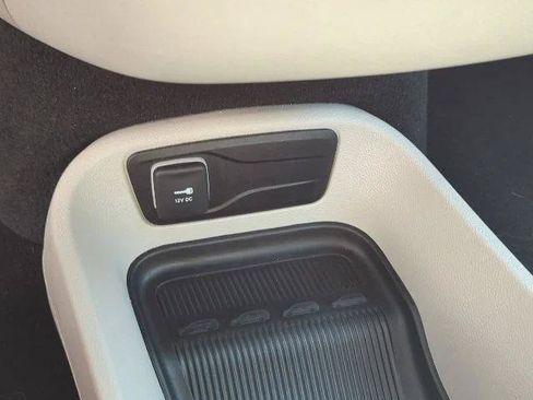 Certified 2024 Chrysler Pacifica Touring-L FWD image 32