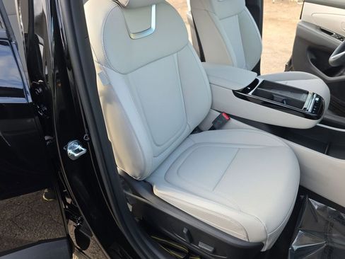 New 2025 Hyundai Tucson Limited image 18
