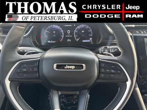Used 2025 Jeep Grand Cherokee L Altitude AWD/4WD image 13