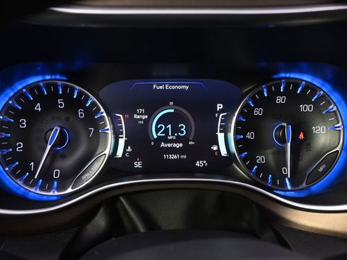 Used 2018 Chrysler Pacifica Touring-L Plus image 25