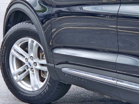 Used 2022 Ford Explorer XLT w/ Equipment Group 202A image 16