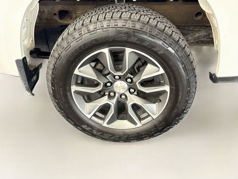Used 2024 Chevrolet Silverado 1500 LT AWD/4WD image 11