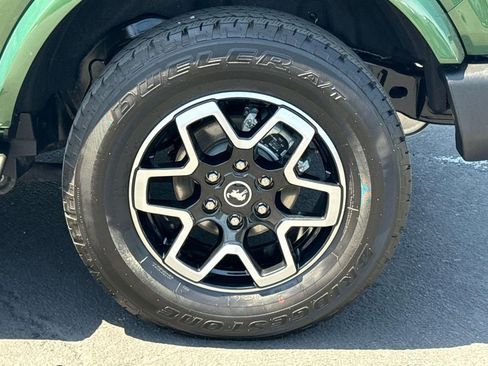 Used 2025 Ford Bronco Outer Banks AWD/4WD image 32