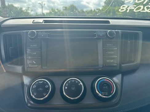 Used 2015 Toyota RAV4 LE FWD image 14