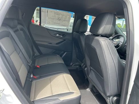 New 2026 Chevrolet Equinox LT w/ Convenience Package II FWD image 32