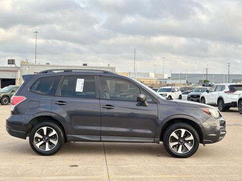 Used 2017 Subaru Forester 2.5i Premium AWD/4WD image 6