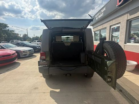 Used 2007 Jeep Wrangler Sahara w/ Dual Top Group AWD/4WD image 17