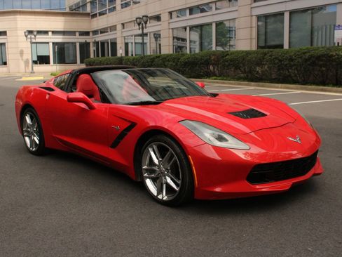 Used 2018 Chevrolet Corvette Stingray Coupe w/ Battery Protection Package image 1