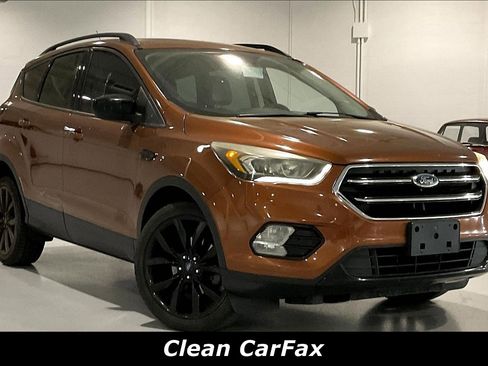 Used 2017 Ford Escape SE w/ Equipment Group 201A image 2