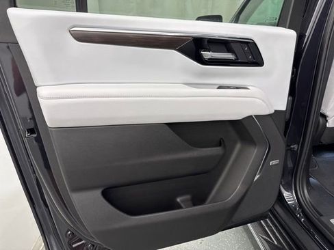 New 2026 Chevrolet Suburban Premier AWD/4WD image 20