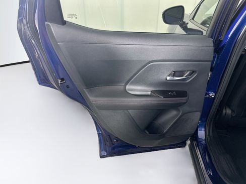 Used 2025 Nissan Kicks SR FWD image 25