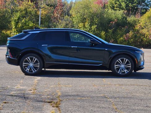 New 2026 Cadillac Lyriq Premium Luxury AWD/4WD image 8
