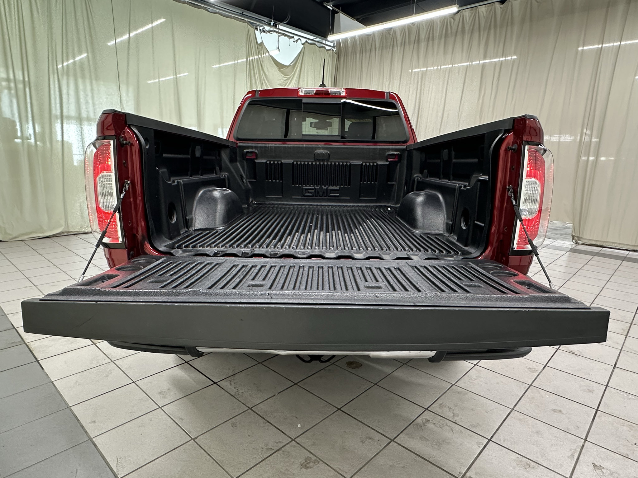 Used 2017 GMC Canyon SLE w/ SLE Convenience Package RWD image 10
