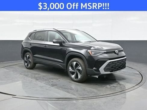 New 2026 Volkswagen Taos SE image 1