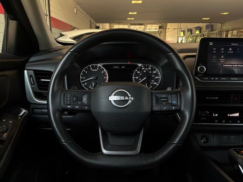 Used 2025 Nissan Rogue SV FWD image 32