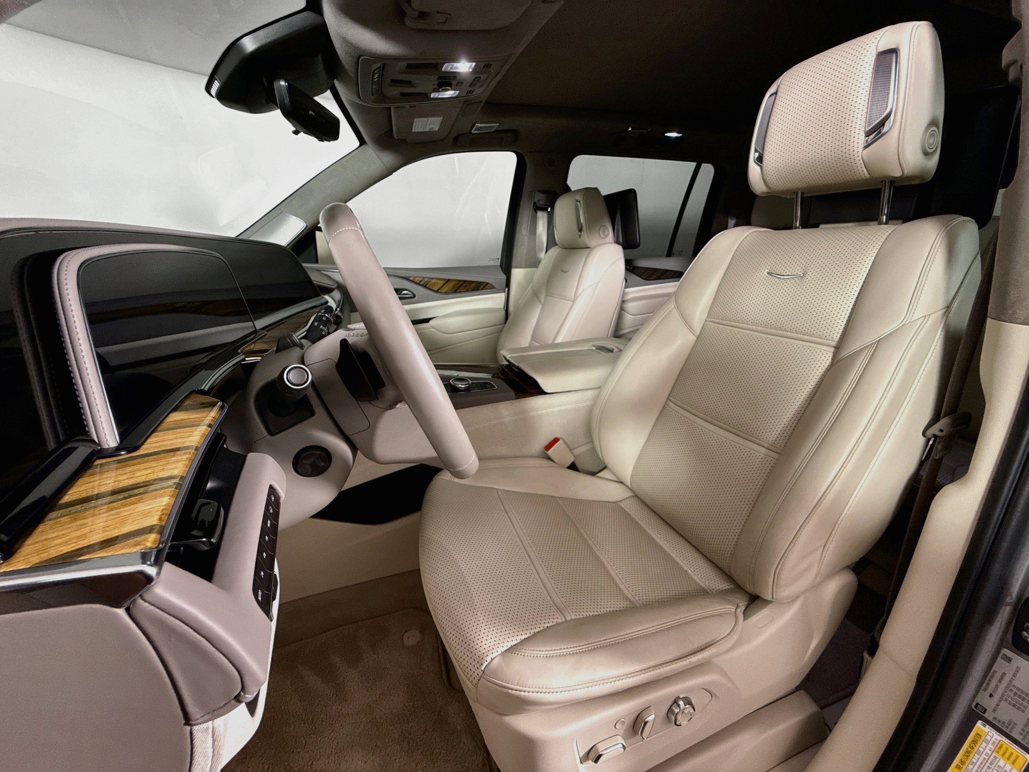 Used 2021 Cadillac Escalade ESV Sport Platinum w/ LPO, ONYX Package AWD/4WD image 11