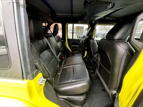 Used 2022 Jeep Wrangler Unlimited Sahara AWD/4WD image 16