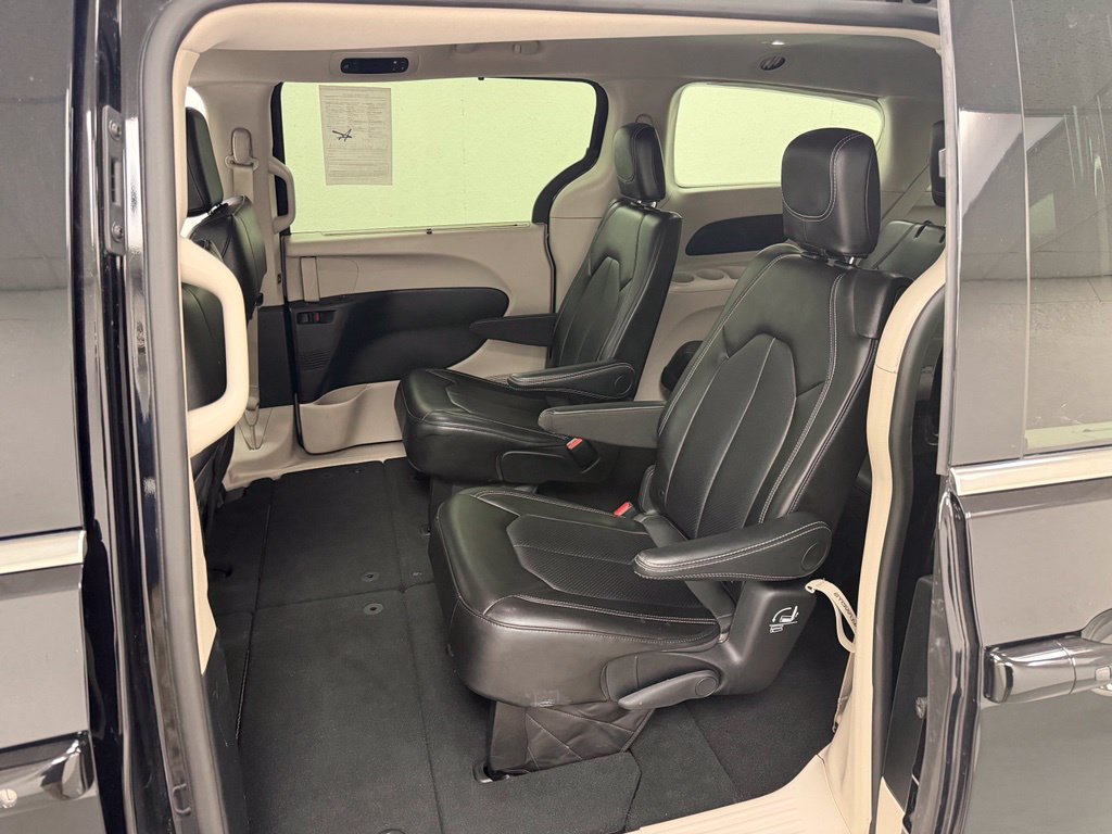 Used 2024 Chrysler Pacifica Touring-L FWD image 17