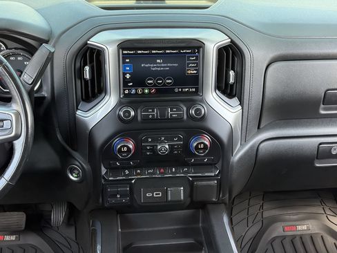 Used 2021 Chevrolet Silverado 1500 LT Trail Boss w/ Convenience Package II AWD/4WD image 16