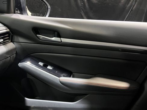 New 2025 Nissan Altima 2.5 SR image 16