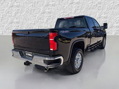 Used 2024 Chevrolet Silverado 2500 LTZ image 3