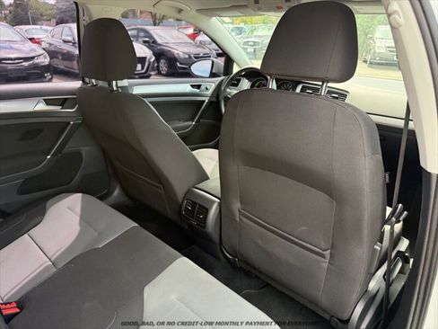 Used 2016 Volkswagen e-Golf SE FWD image 18