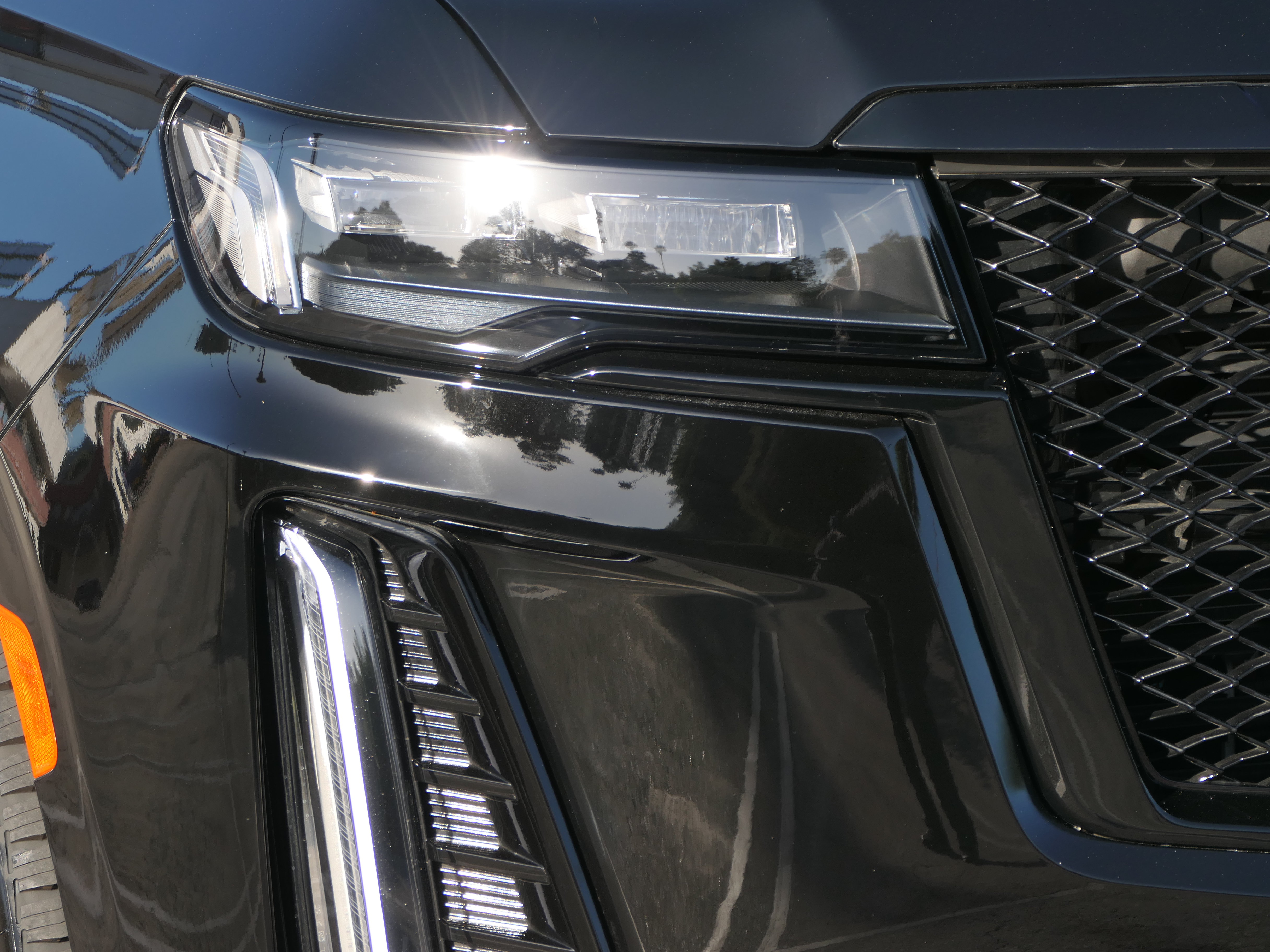 Used 2023 Cadillac Escalade ESV V AWD/4WD image 10