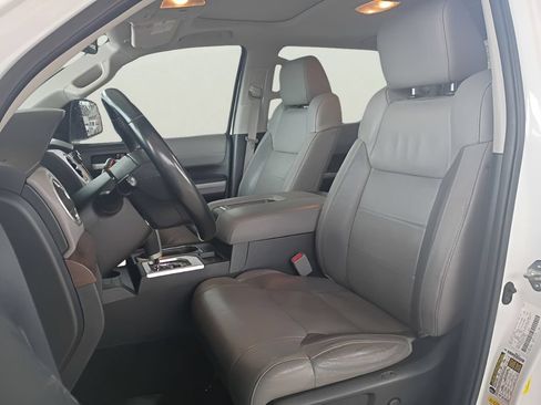 Used 2019 Toyota Tundra Limited w/ Limited Premium Package AWD/4WD image 5