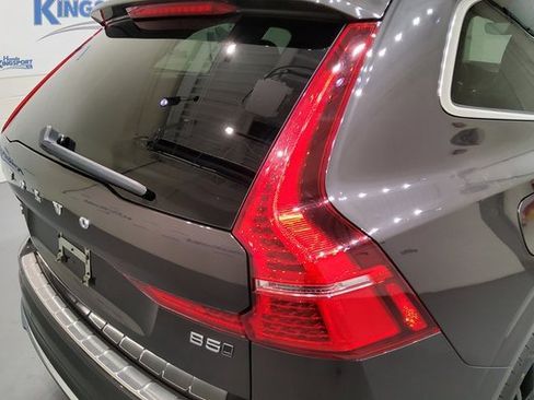 Used 2022 Volvo XC60 B5 Inscription w/ Advanced Package image 12