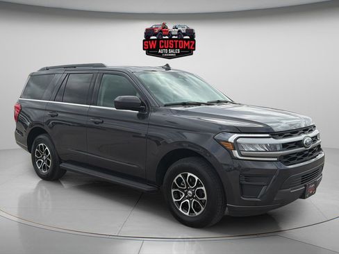 Used 2024 Ford Expedition XLT image 1