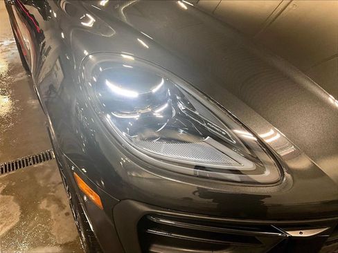 Certified 2023 Porsche Macan AWD/4WD image 30