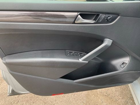 Used 2021 Volkswagen Passat 2.0T R-Line image 22